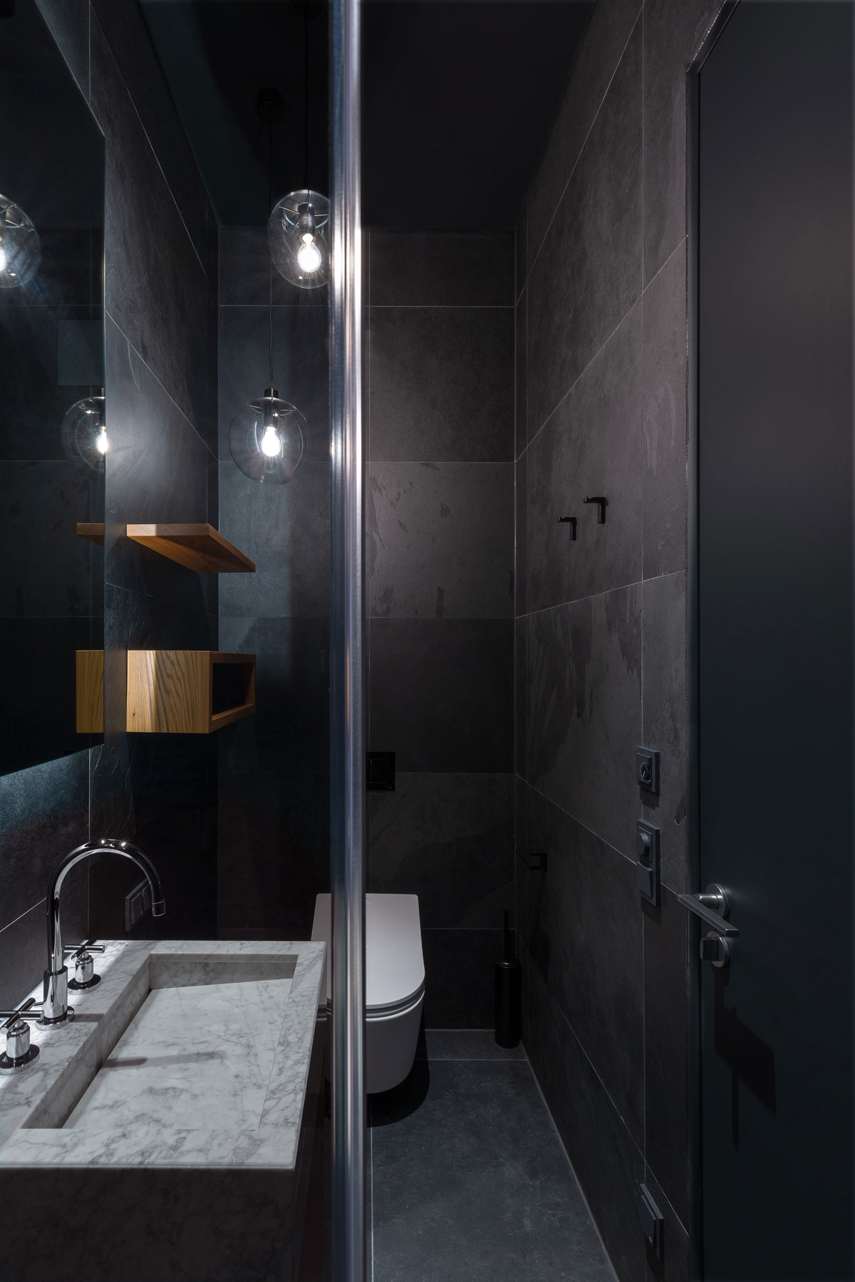 The Wellness Loft - Guest Bathroom (Photo: Andreas Bohlender)